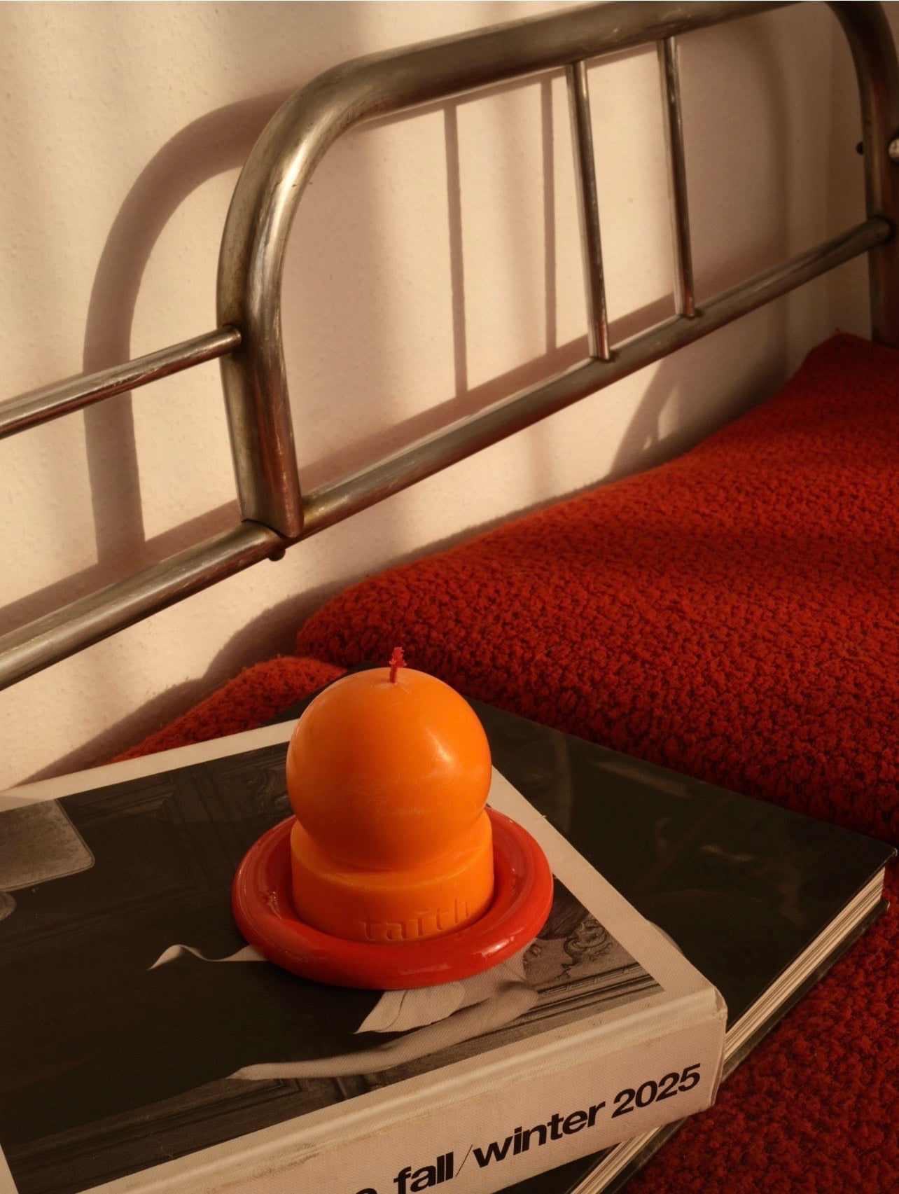 Taith Ceramic Stand