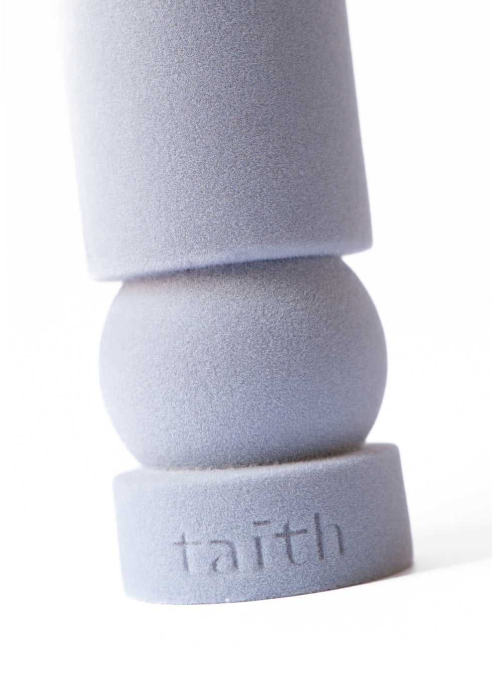 Ninu Grey Velvet Candle